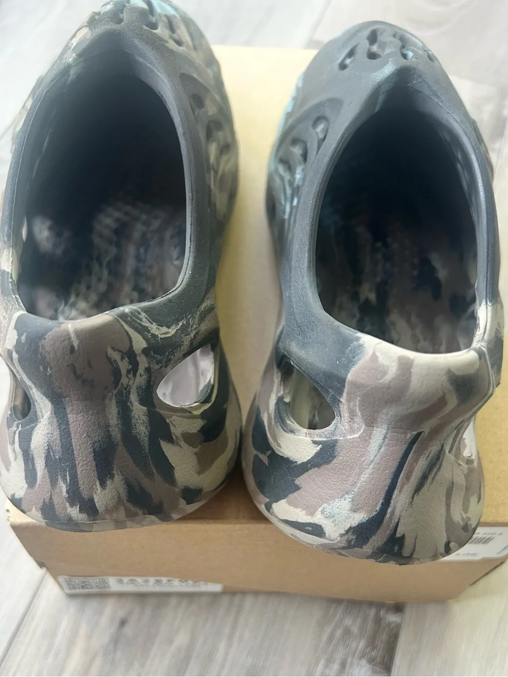 Adidas YZY Foam RNR Kids in Black with Teal Accents - Picture 5 of 10